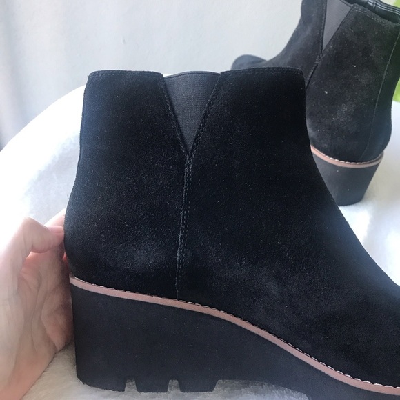 Vionic Hazal Black suede leather lug sole wedge Zip up Ankle booties Siz… - Picture 5 of 9
